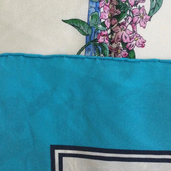 HOST PICK Vintage Paolo Gucci Silk Scarf - Picture 5 of 6